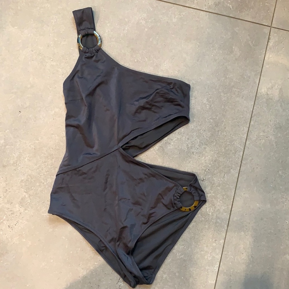 One Piece Cut-Out